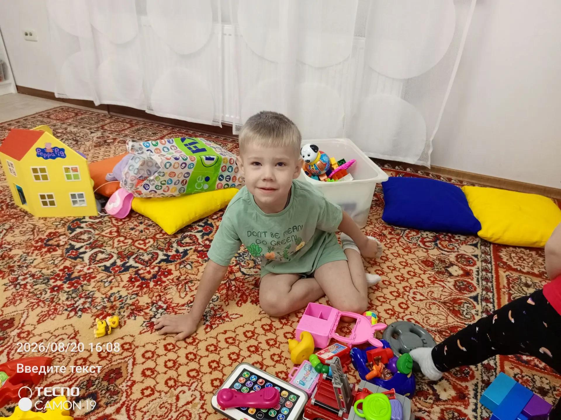 Дети рисуют на занятии